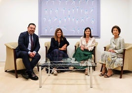 Cosme Marina, director del FIS; María José Sáenz de Buruaga, presidenta de Cantabria; la alcaldesa de Santander, Gema Igual y Paloma O´Shea, presidenta de la Fundación Albéniz .