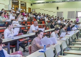 Opositores en una de las pruebas de las convocatoria de maestros celebrada el pasado 22 de junio.