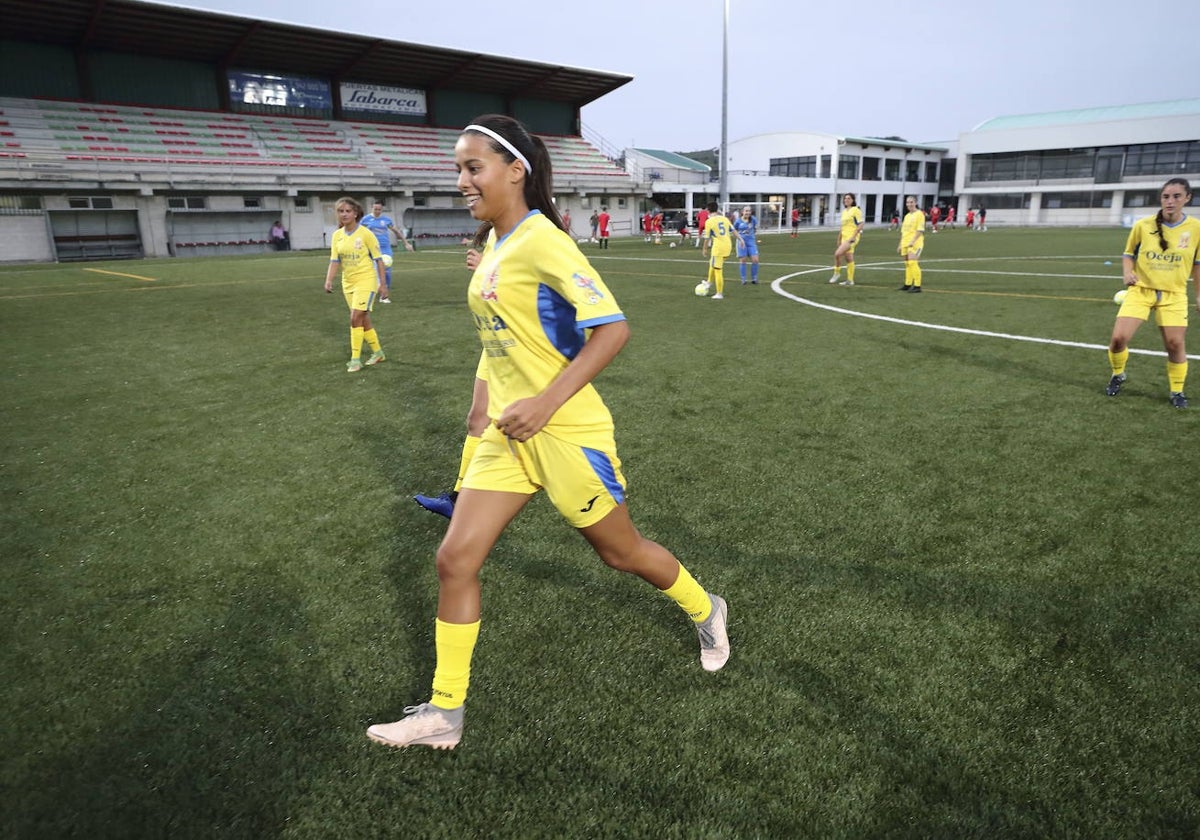 Jugadoras del Oceja femenino en las instalaciones de Santillana.