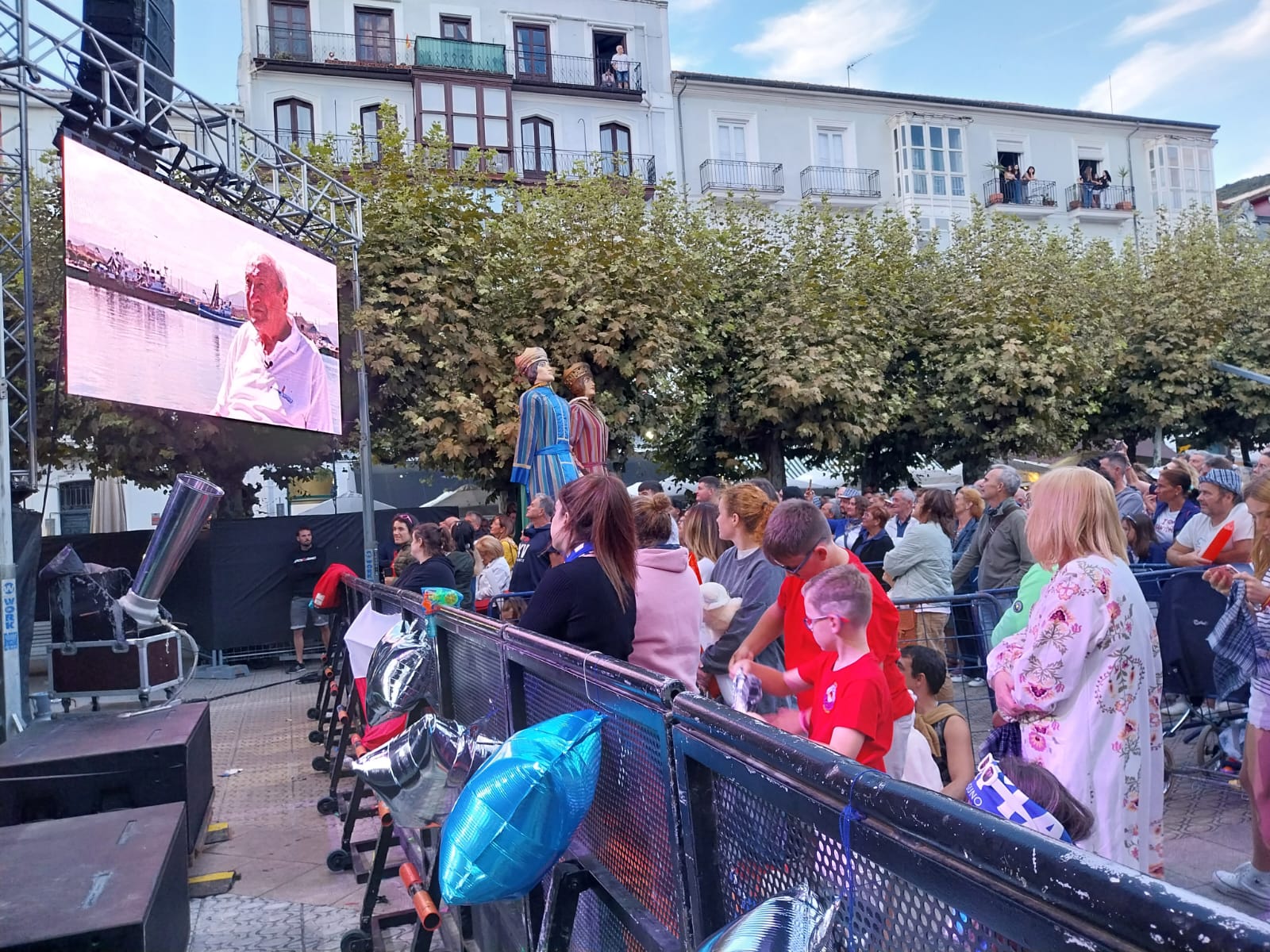 Durante el pregón se proyectó un video repasando la vida de Lolo