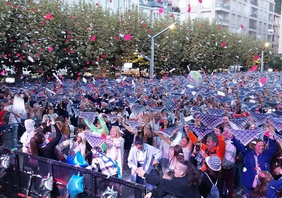 El pregón de Lolo Vinatea desata la fiesta en Santoña