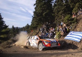 El piloto cántabro Dani Sordo, en uno de los tramos disputados ayer en el Rally de Grecia.