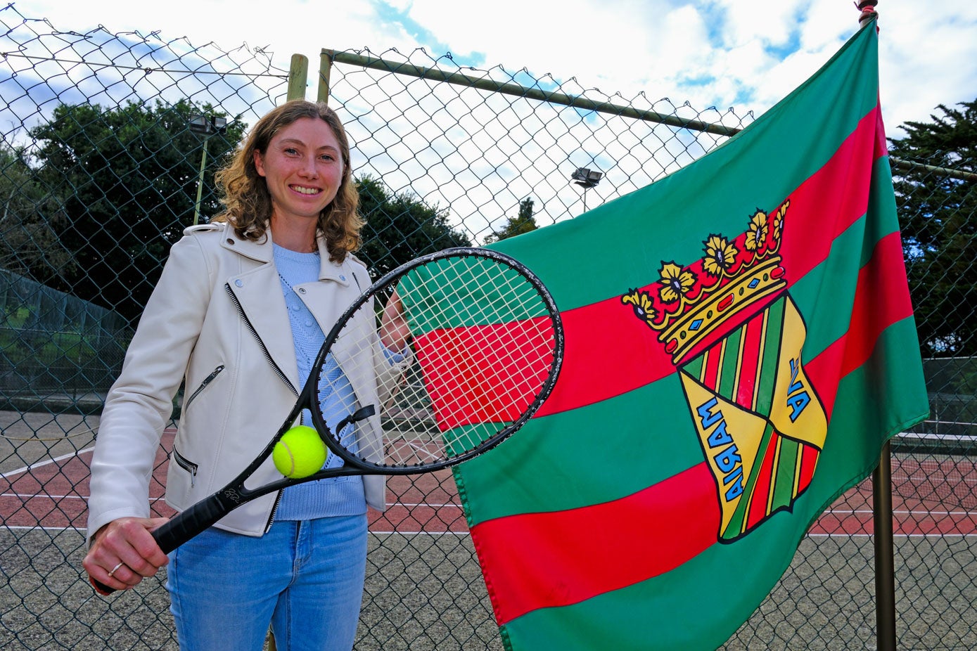 Con la bandera de Torrelavega.