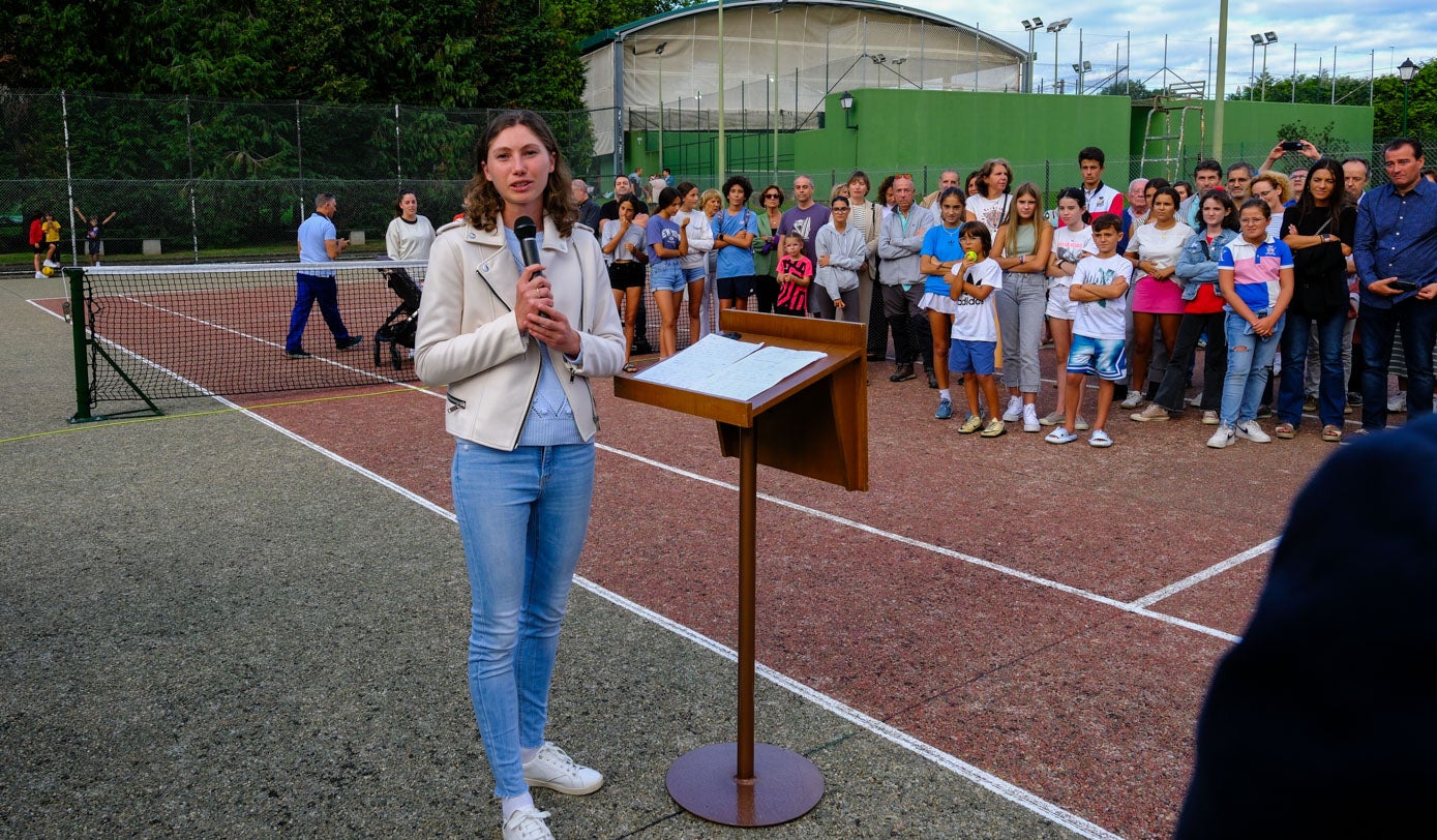 La tenista lee su discurso de agradecimiento.