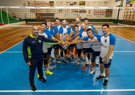 La plantilla del Textil Santanderina para esta temporada posa en el Matilde de la Torre.