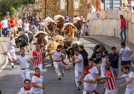 Un grupo de mozos, durante el encierro del domingo.