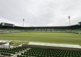 Estado del césped de los Campos de Sport ayer a las dos de la tarde.