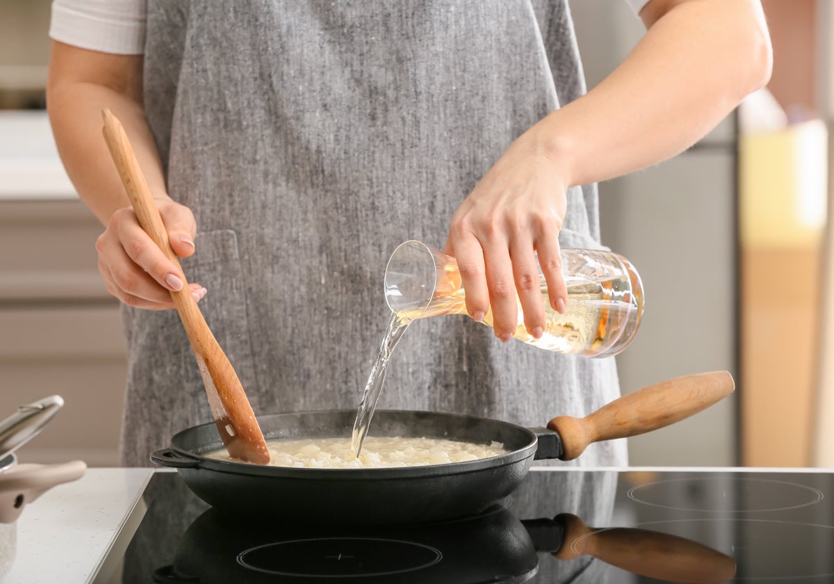 El vino blanco se emplea mucho en salsas y para pescados.