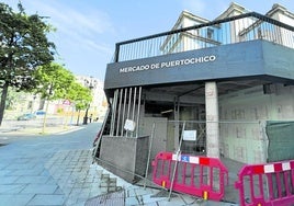 Exterior del Mercado de Puertochico, donde se efectúan obras de mejora que estarán finalizadas, previsiblemente, en octubre.