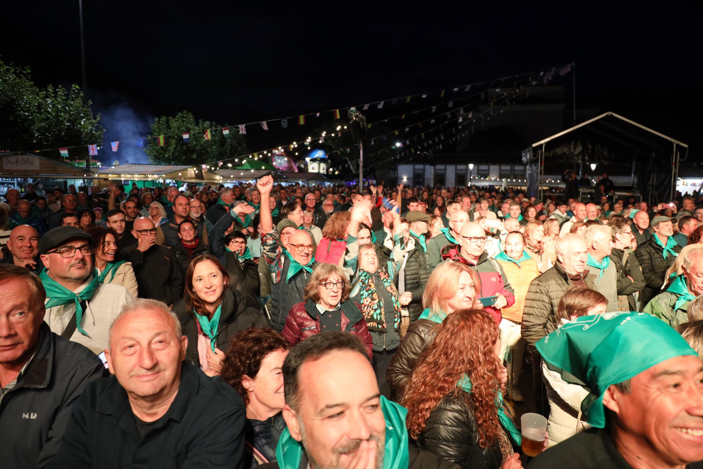 El público llenó el recinto ferial de La Serna