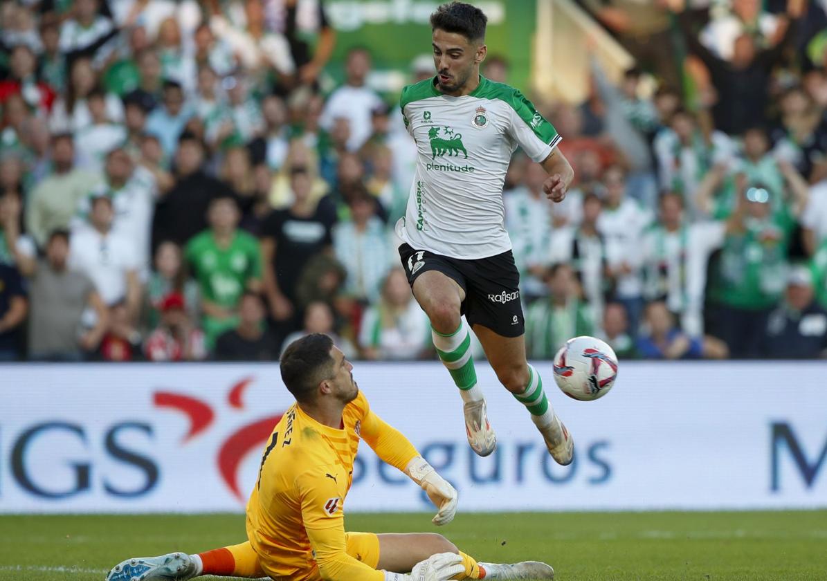 Andrés Martín falla una de las ocasiones del encuentro, un mano a mano, ante Yáñez, el meta del Sporting