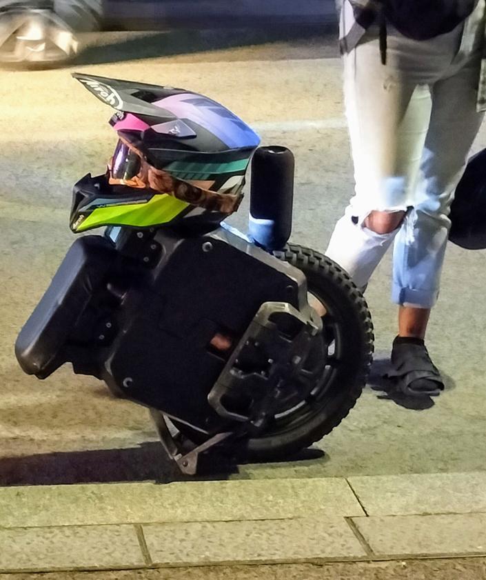 Imagen secundaria 2 - Una mujer herida tras ser arrollada por un patinete eléctrico en El Sardinero