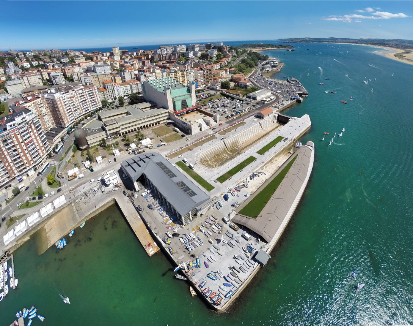 Aspecto del entorno de Gamazo, en vista panorámica, tras los trabajos de reforma para el Mundial de Vela de 2014. 