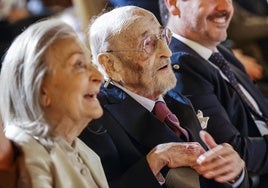 El escritor Álvaro Pombo, durante la ceremonia en la que recibió el Premio Francisco Umbral.