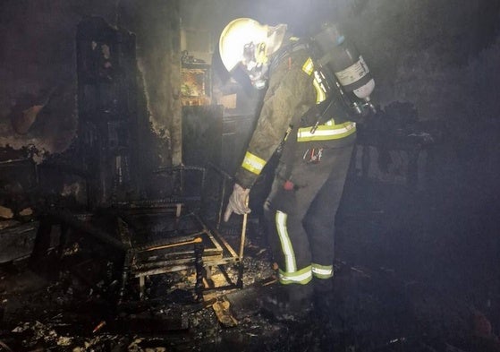 El fuego calcinó una vivienda en Potes.