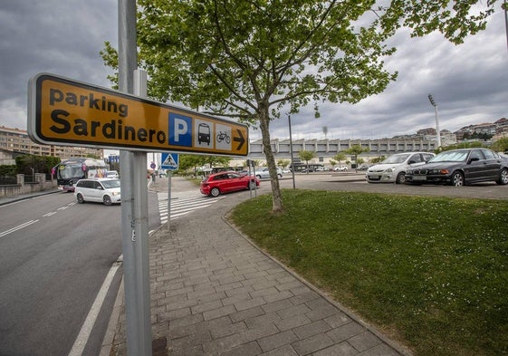 El aparcamiento actual de El Sardinero, sobre el que se actuará antes de que acabe el año.