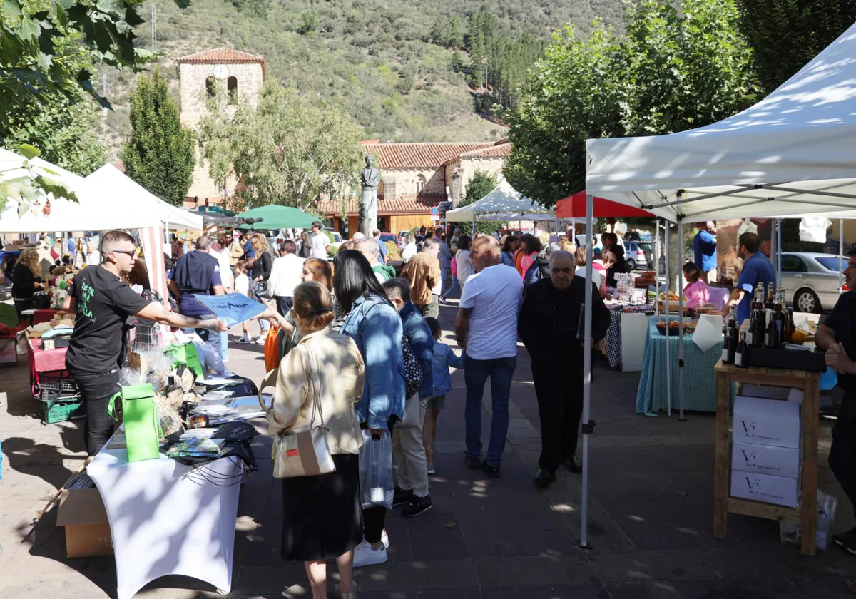 Folclore y tradición en el Día de Liébana en las fiestas de La Cruz en Potes