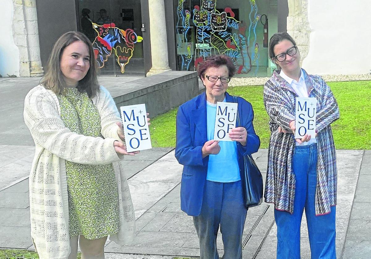 Almudena Díaz, Paulina López, Laura Crespo y Noemí Méndez, ayer, en la presentación del libro en Enclave Pronillo.