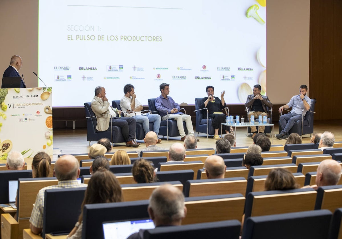 Imagen de una de las mesas redondas que se celebraron en la pasada edición en el salón de actos de UNEAtlántico.