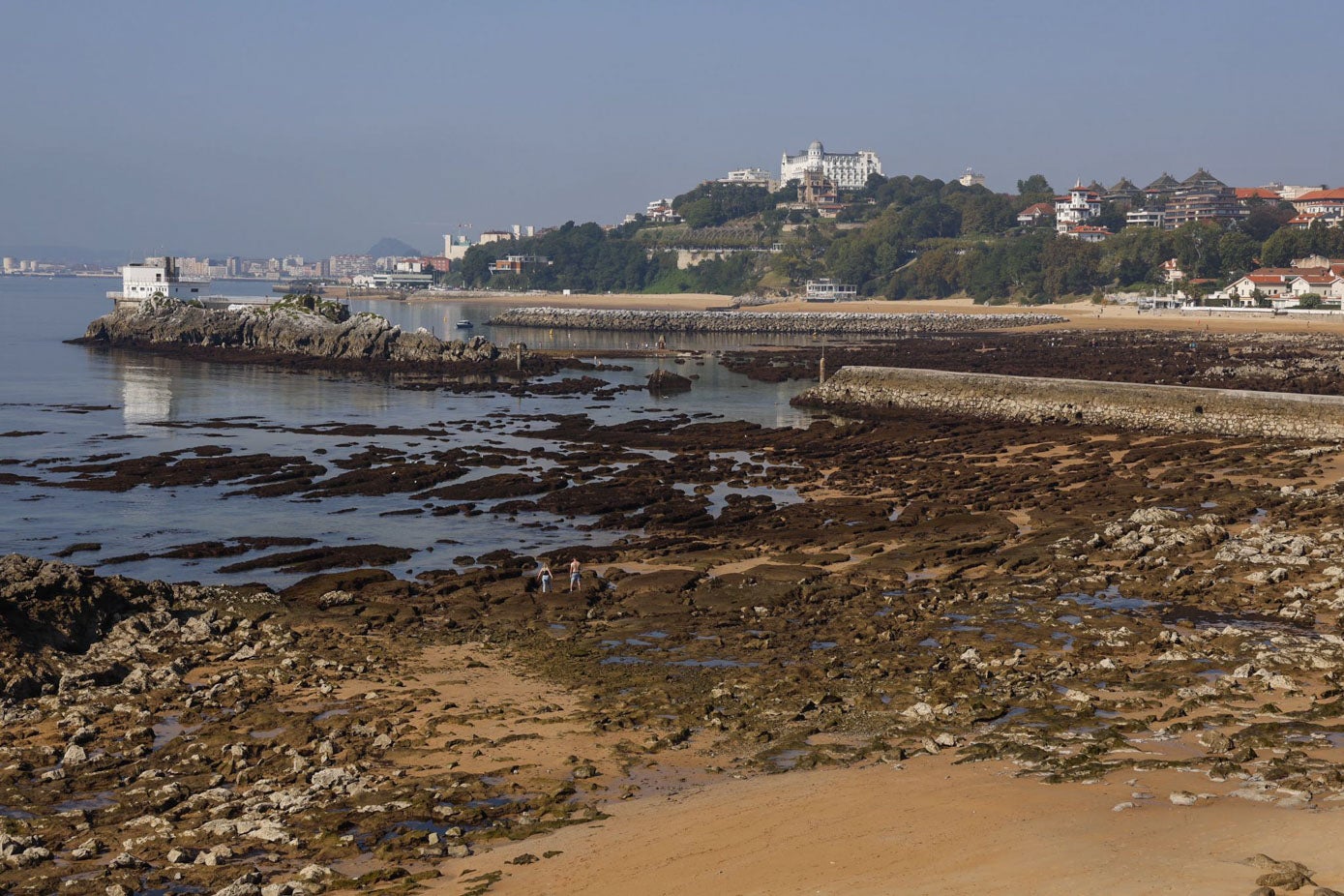 Así se contemplaba la playa de La Magdalena desde las playas santanderinas.