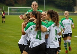 Las jugadoras del Racing celebran su triunfo