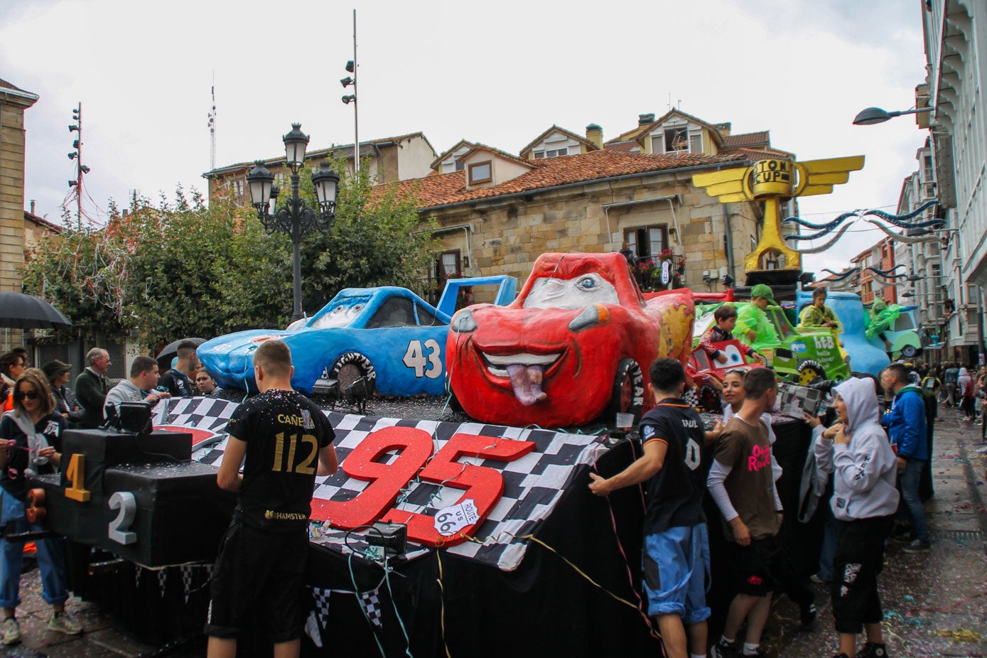 La temática de la carroza estuvo dedicada a la película infantil 'Cars'.