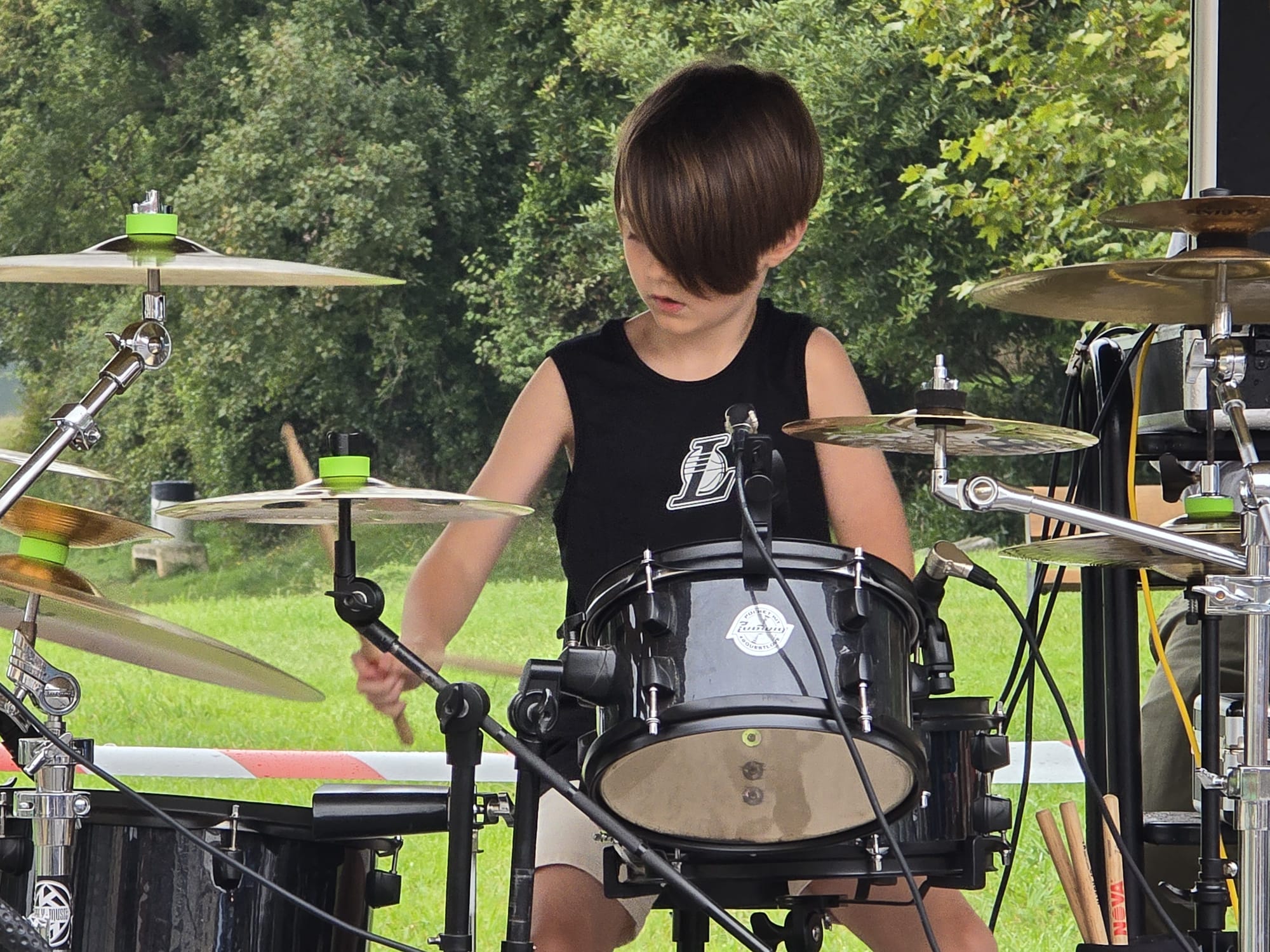 El pequeño Kaiwei dio muestra de su maestría en la batería con el concierto que ofreció en solitario