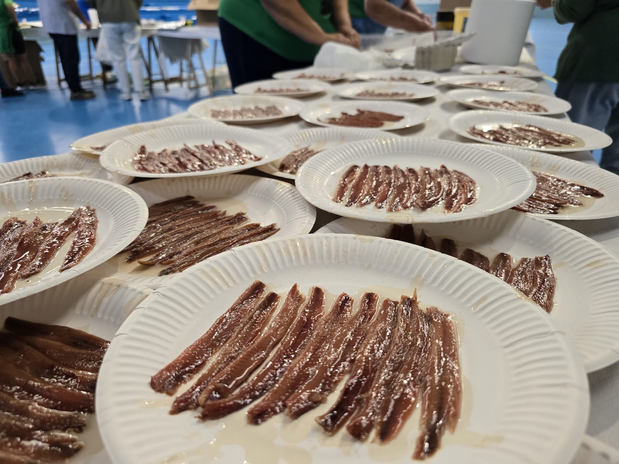 En la fiestas de La Barrera no faltaron las exquisitas anchoas elaboradas por su vecina Dulce