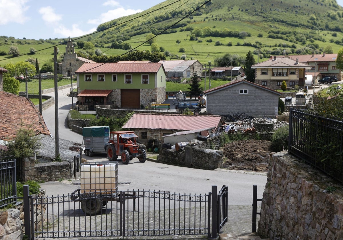 El pueblo de San Miguel de Aguayo, uno de los tres que forman el término municipal del mismo nombre.