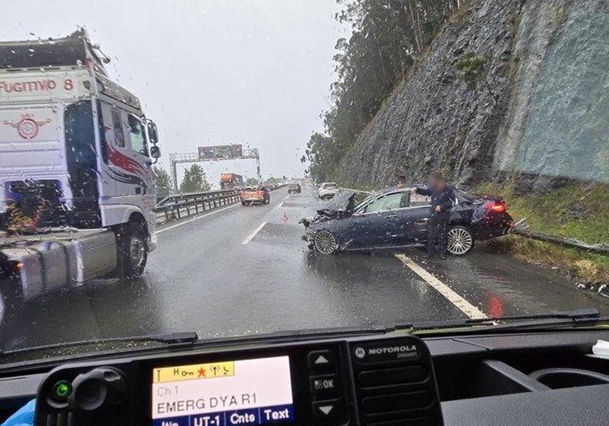 Un accidente en Saltacaballo ocasiona retenciones hacia Bilbao en hora punta