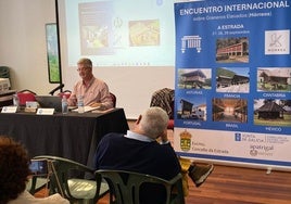 Fernández Silió en la primera ponencia del encuentro internacional sobre hórreos.