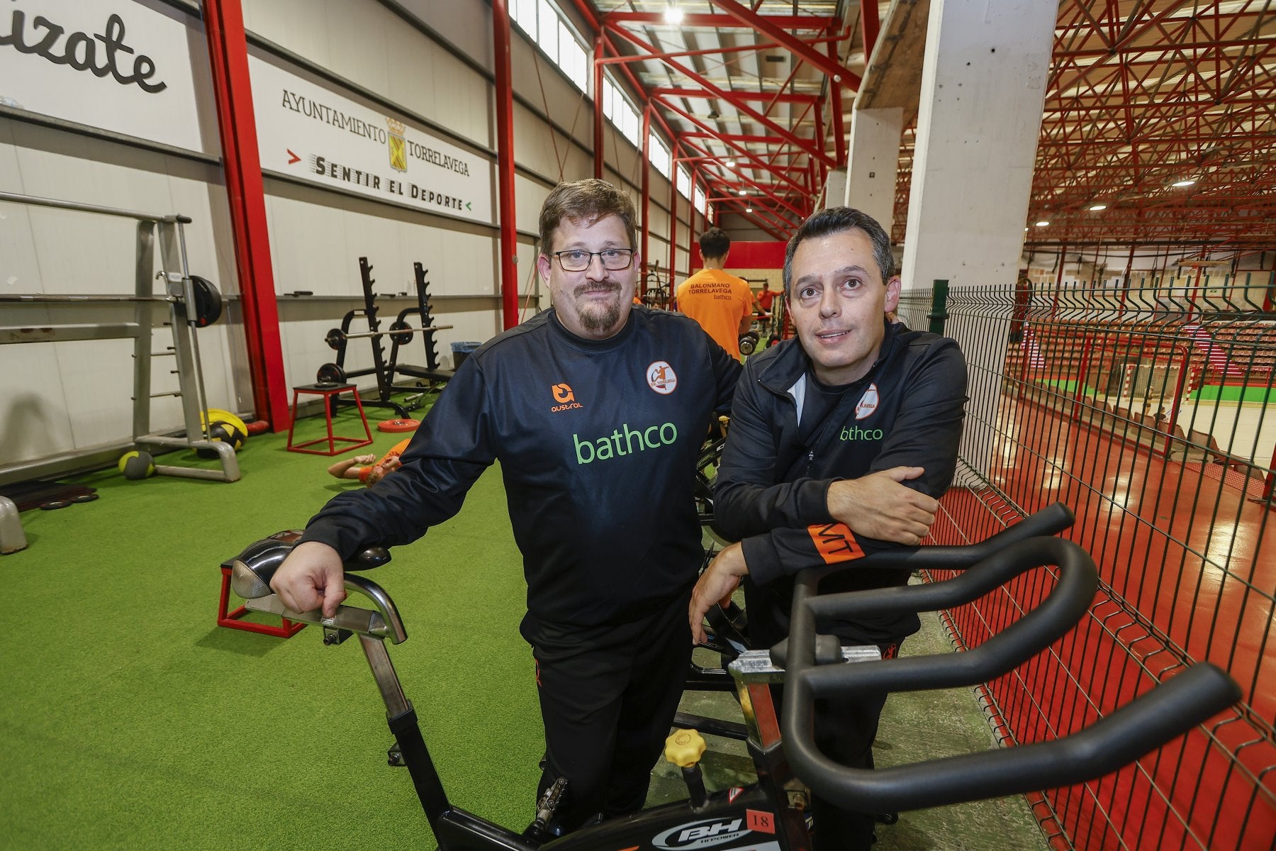 Jordi Lluelles y Jacobo Cuétara posan durante una sesión de entrenamiento.