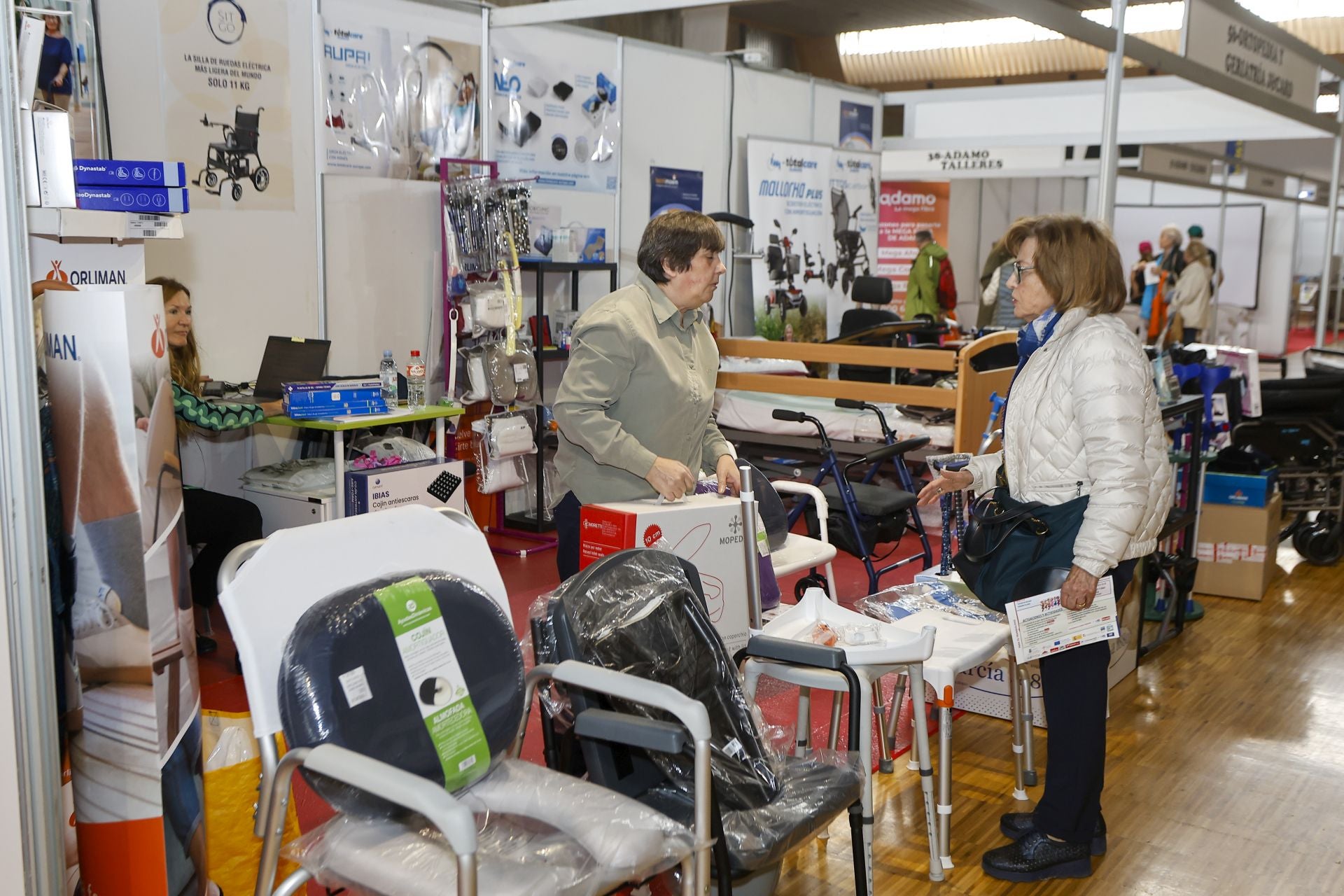 Los comercios de ortopedia también han tenido su protagonismo en la feria.