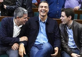 Pablo Zuloaga, Pedro Sánchez y Pedro Casares.