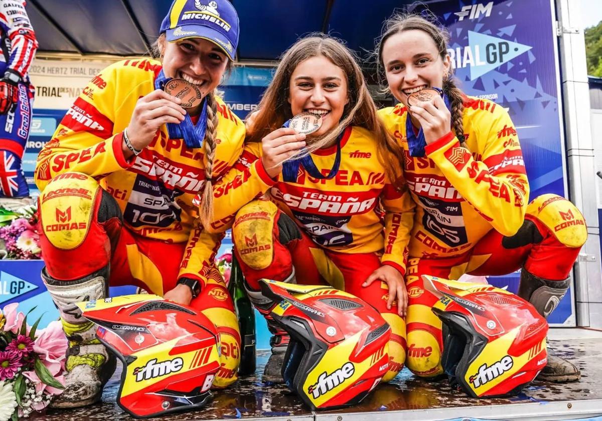 Daniela Hernando, en el centro, junto a Berta Abellán y Laia Pi, que formaron el equipo español femenino