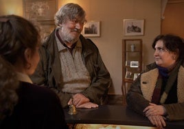 Stephen Fry y Lena Dunham en 'Treasure'.