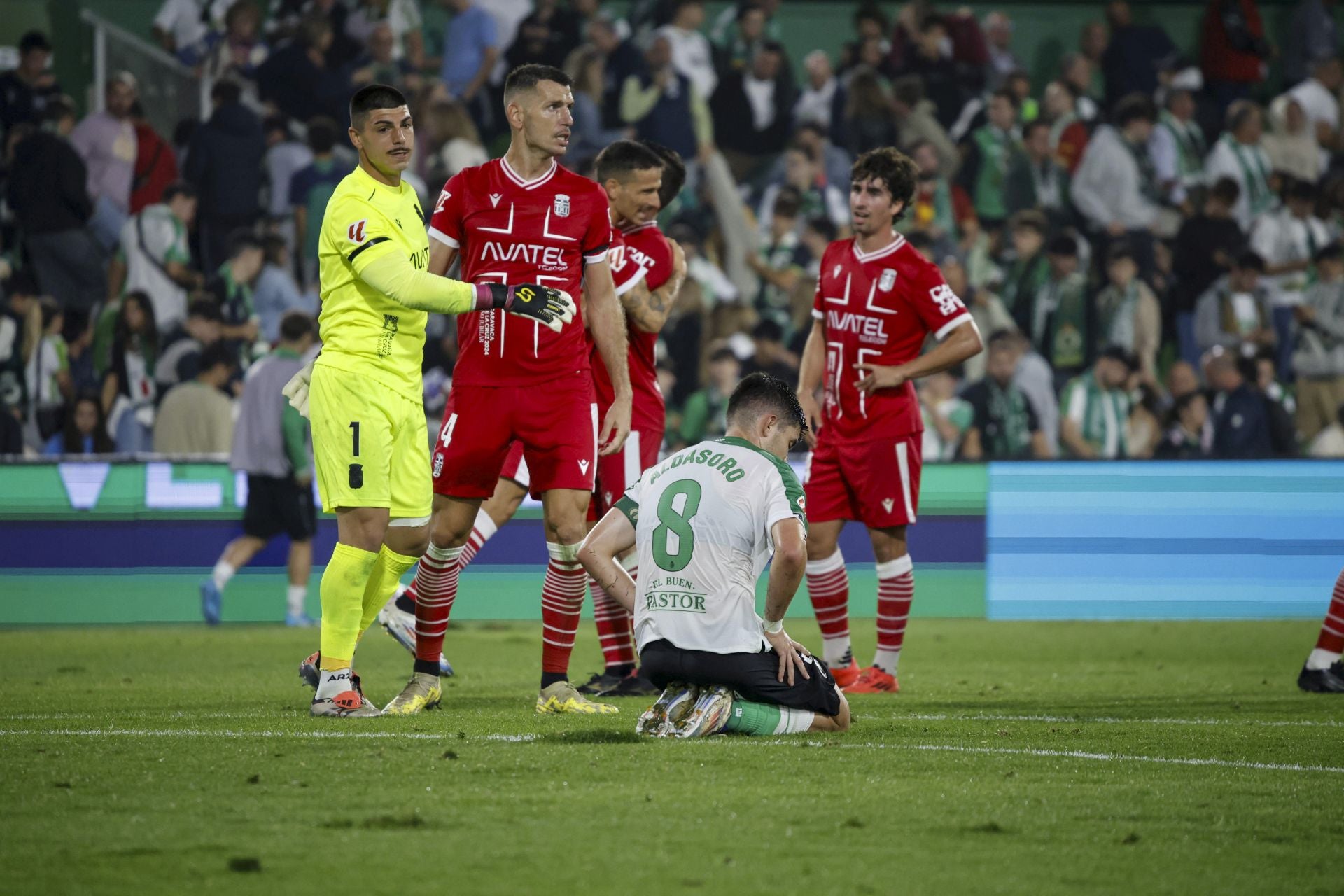 Aldasoro se lamenta de la derrota, la primera de la temporada para los cántabros. 