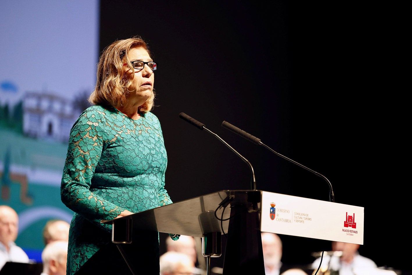 La directora de centros de la Fundación San Cándido, Gema de la Concha, durante su discurso de bienvenida.