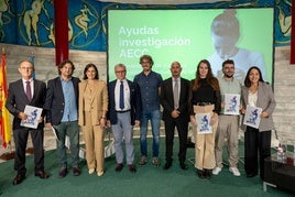 Gema Igual, Pedro Prada y César Pascual junto al resto de personas reconocidas, durante la tarde de este miércoles, en el Palacio de Festivales