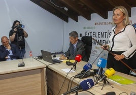 El exlalcalde de Santillana, Ángel Rodríguez, y la alcaldesa Sara Izquierda, son dos de los cinco investigados.