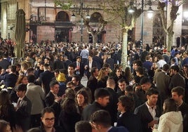 Cientos de jóvenes, durante la pasada Nochevieja, en la zona de Cañadío.