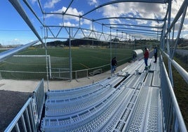 El futuro pabellón incluirá más gradas para el campo de fútbol.