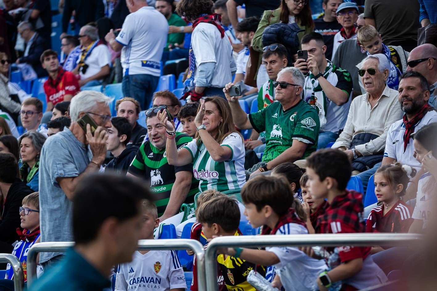 A pesar de que el Zaragoza no envió entradas para la afición visitante, los racinguistas viajaron a La Romareda para animar a su equipo. 