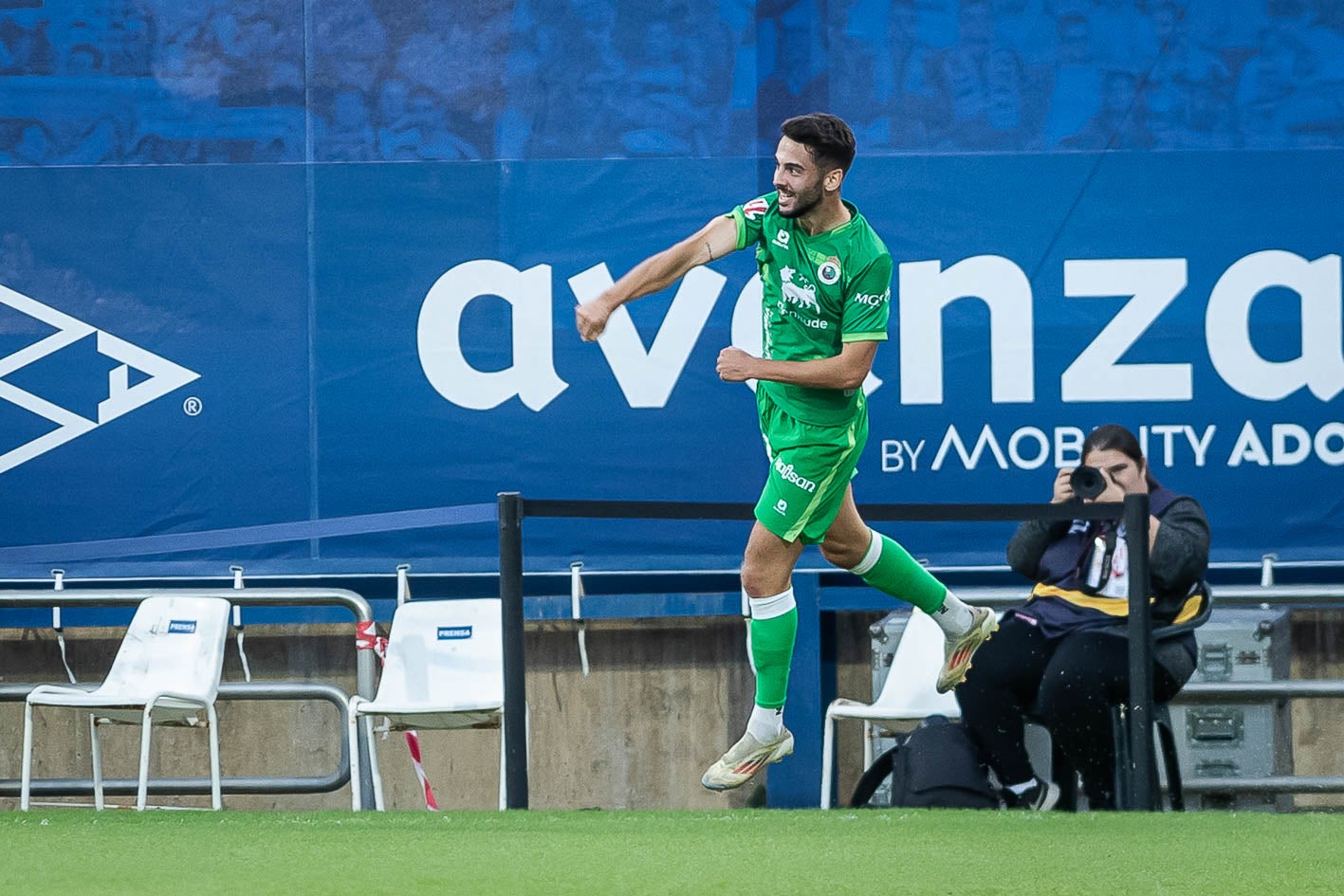 Andrés Martín celebra el tanto de Pablo Rodríguez 