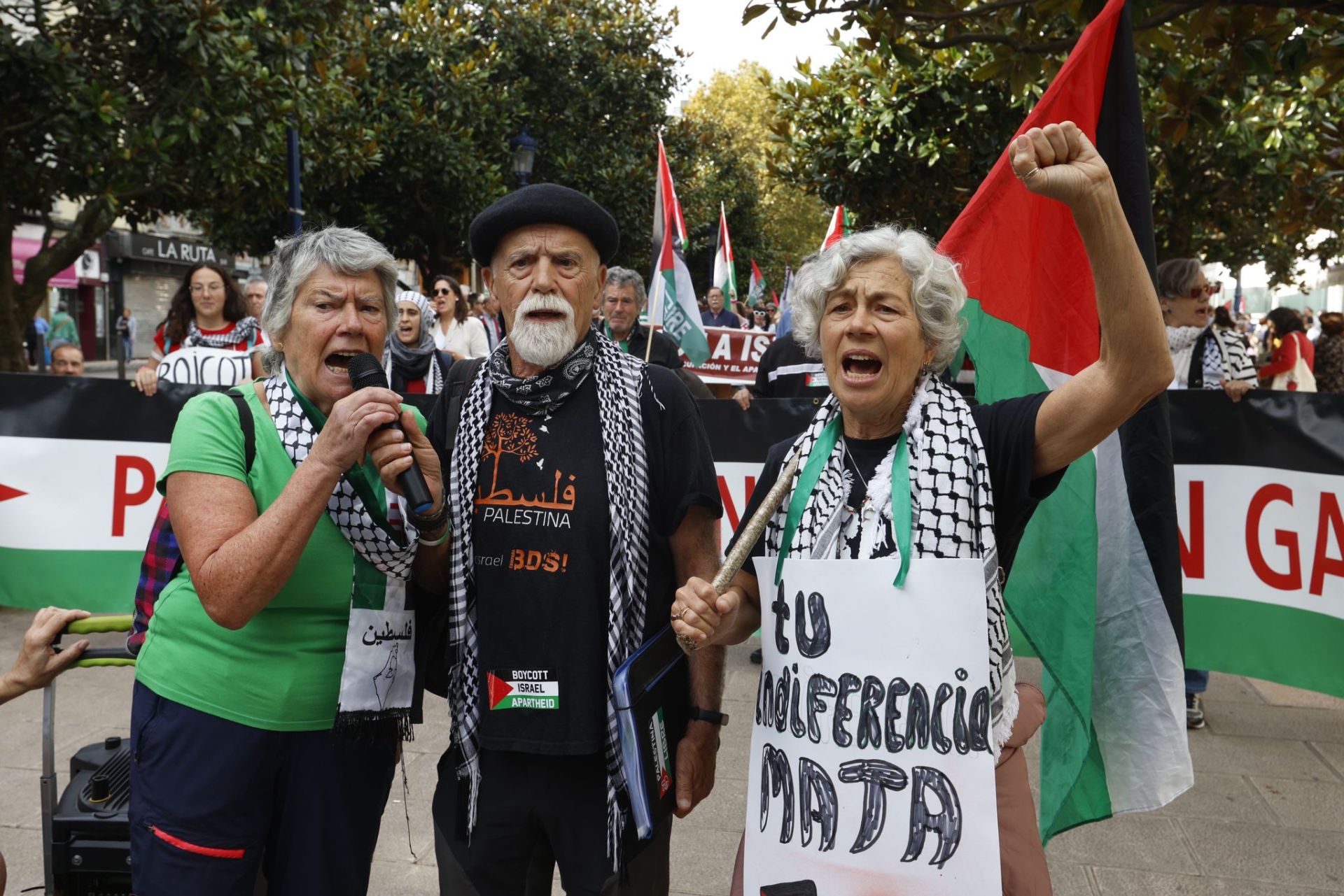 Los gritos reivindicativos tampoco han faltado en la manifestación.