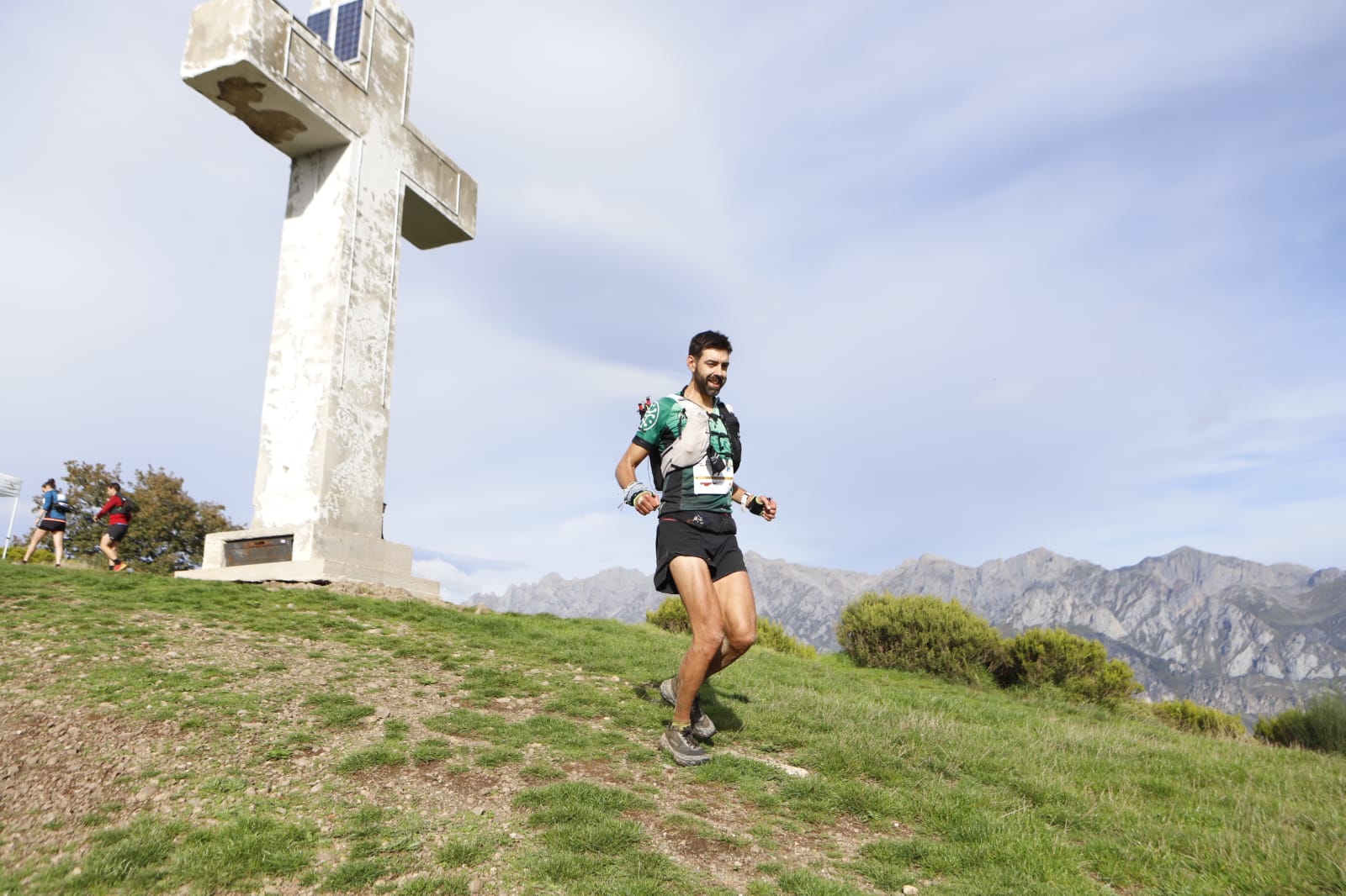 Fidel Fernández a su paso por la Cruz de Viorna.