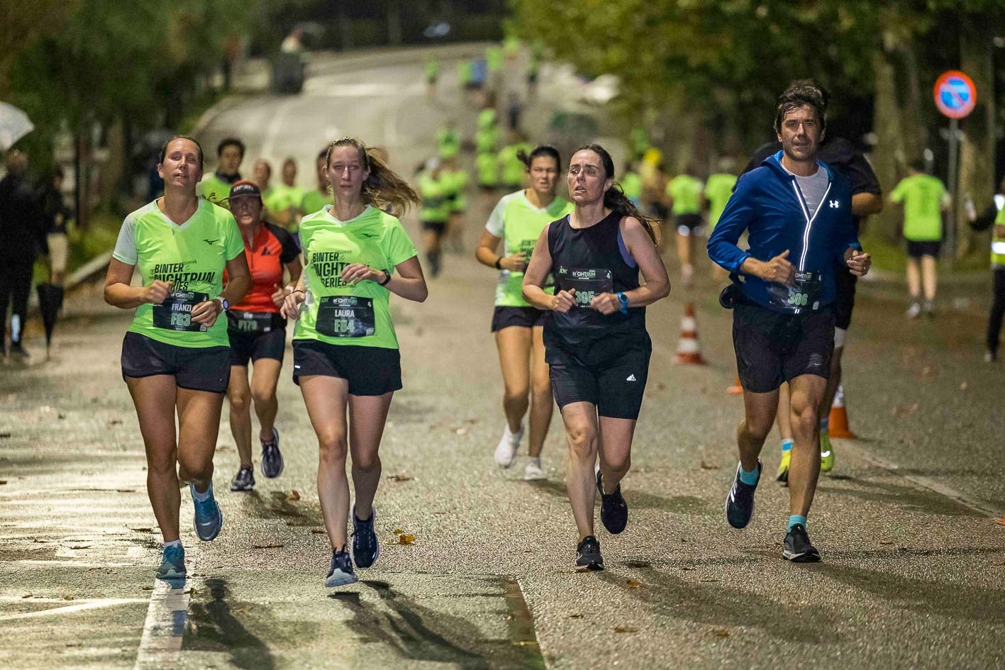 La marea verde toma Santander con la Binter Night Run