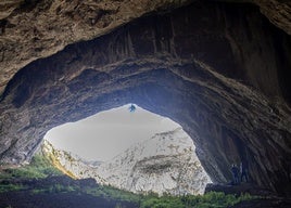 Vistas desde el interior de la cueva Ciloña.