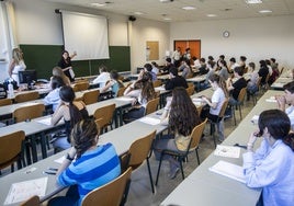 Primer día de la convocatoria ordinaria de la EBAU 2024 en instalaciones de la Universidad de Cantabria.