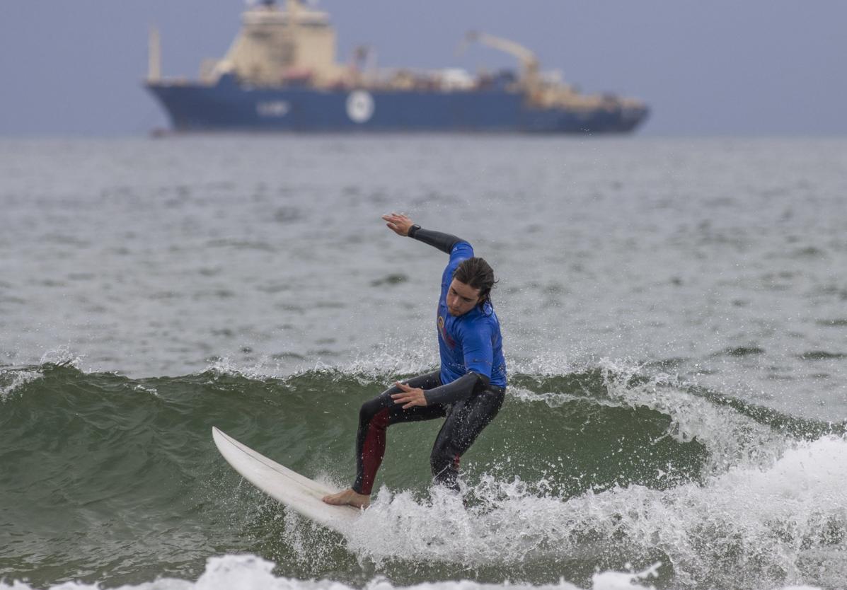 Participante en el Campeonato Nacional Universitario de Surf este verano.